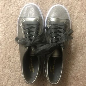seven7 women’s sneakers